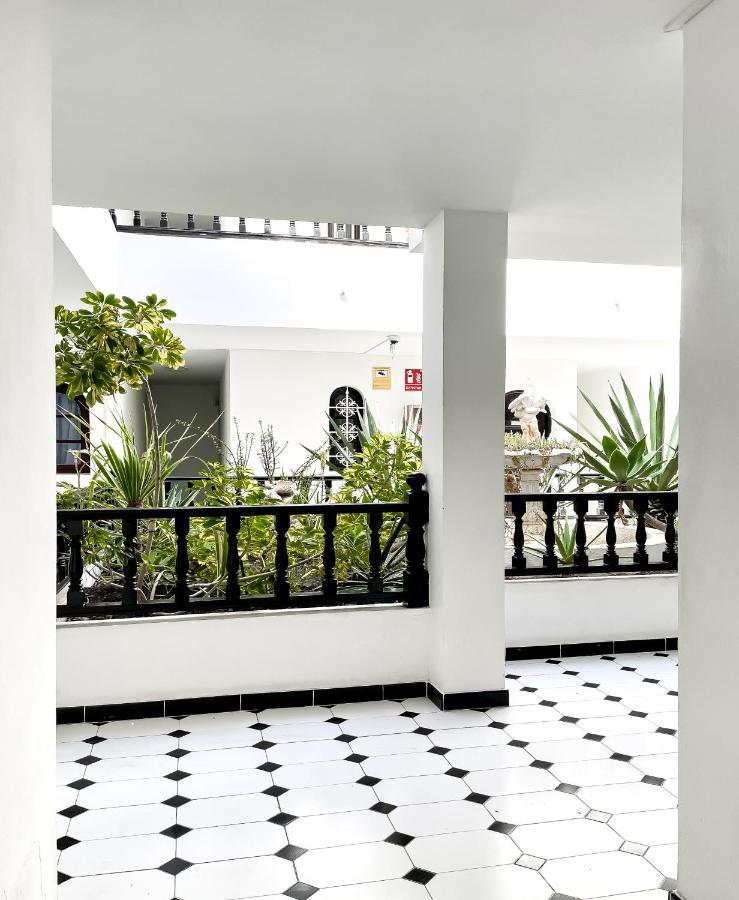 Central House コラレホ エクステリア 写真